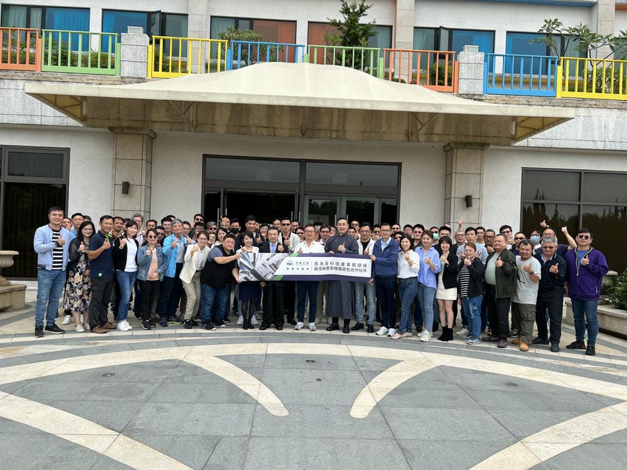 教育的價值不只在於傳遞知識,而在於幫助企業成員「看見更好的自己,打造更強的團隊」。