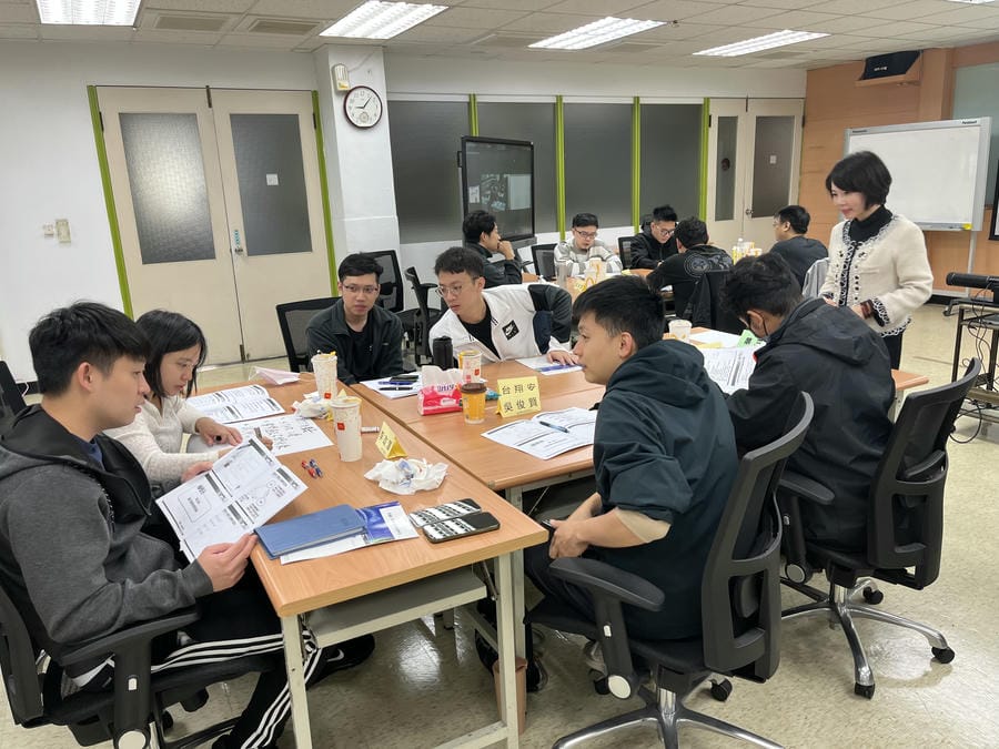 濤濤國際企業管理顧問有限公司主持主管培訓，透過案例分析與互動式演練，提升主管領導力、績效管理與團隊協作能力。