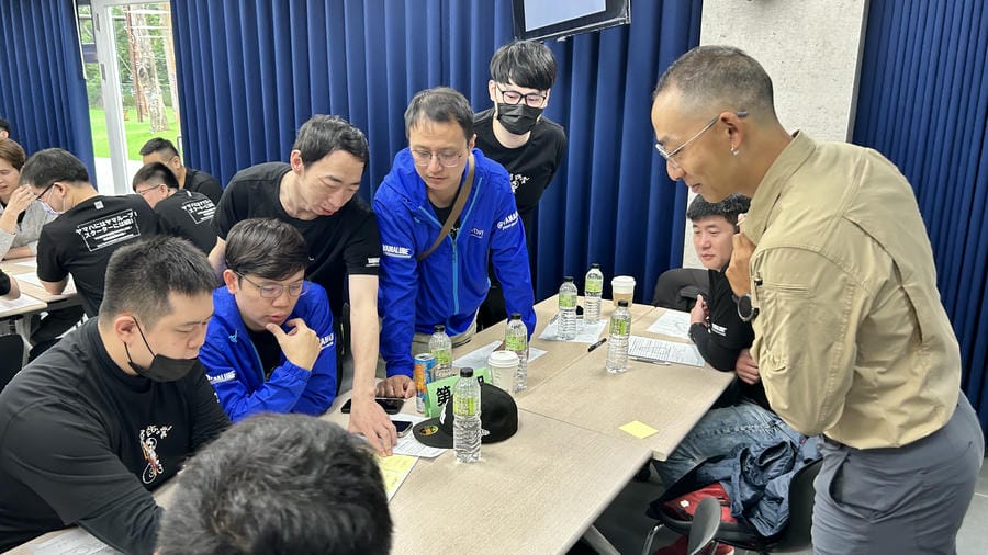 小組合作產出成果,強化邏輯與溝通能力。