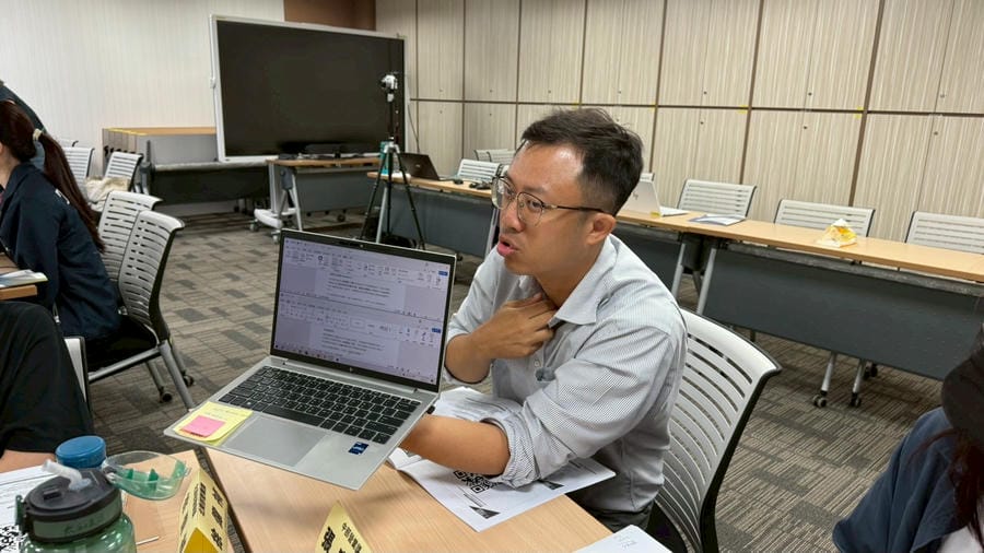 選拔具熱忱的同仁成為內部 AI 顧問,快速提供技術支援。