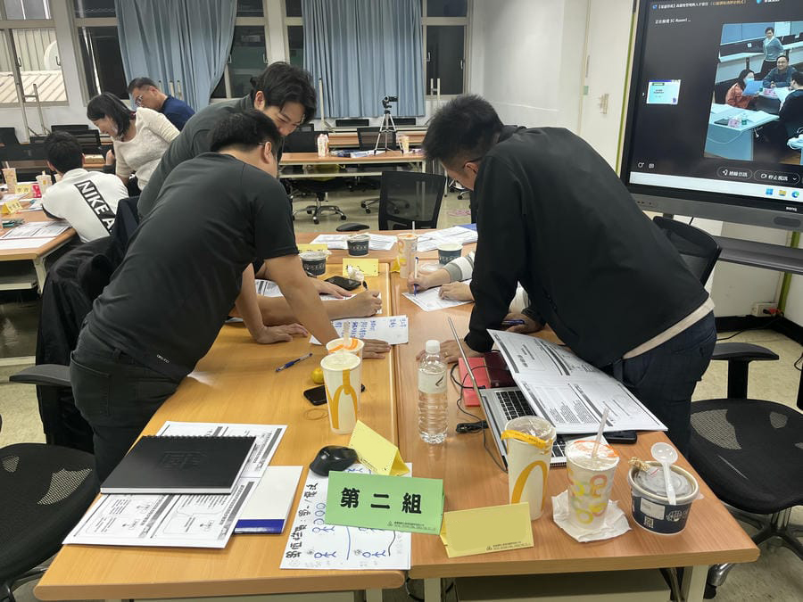 主管在課程中進行角色扮演與案例演練,學習部屬分析、溝通策略及績效面談技巧,落實高效能管理。