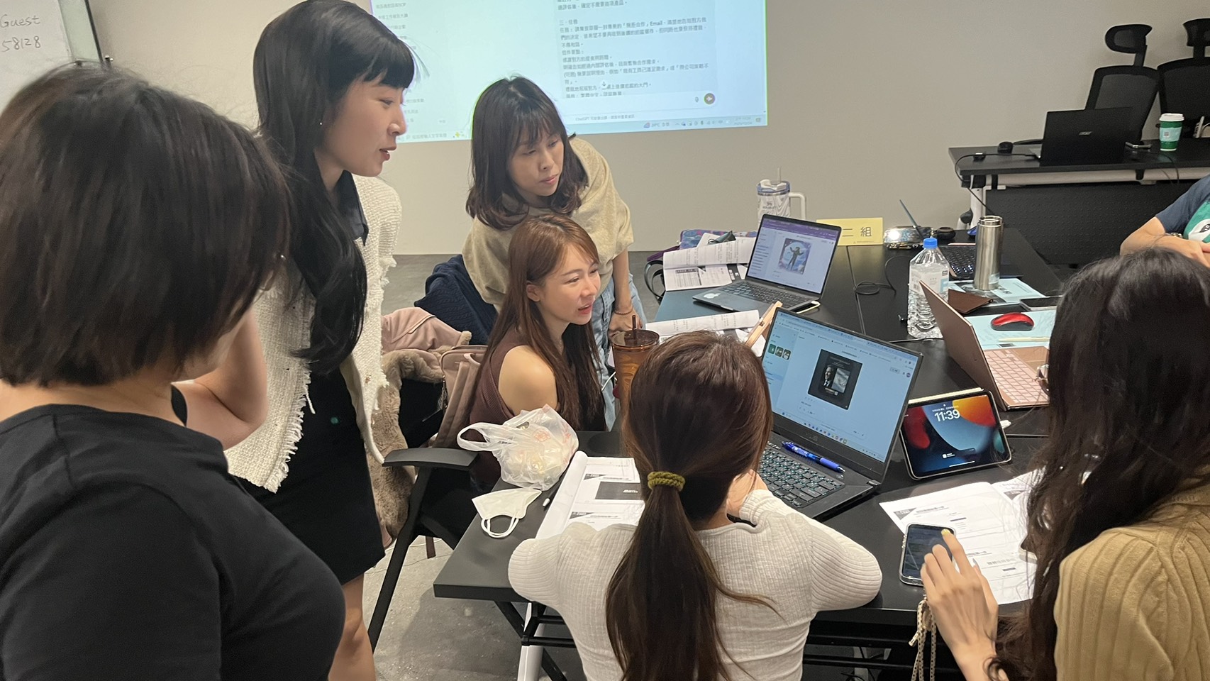 將「AI 如何協助業務」的抽象概念轉化為可立即使用的工具與方法。